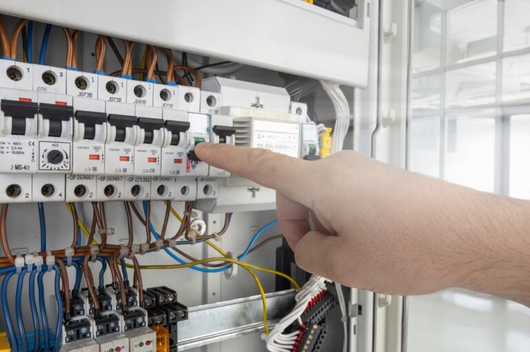 ELECTRICAL TROUBLESHOOTING: COMPLETE GUIDE TO FINDING AND FIXING ELECTRICAL PROBLEMS