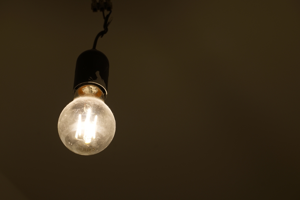 Read more about the article DIMMING LIGHTS: COMMON CAUSES, PROBLEMS, AND WHEN TO CALL AN ELECTRICIAN