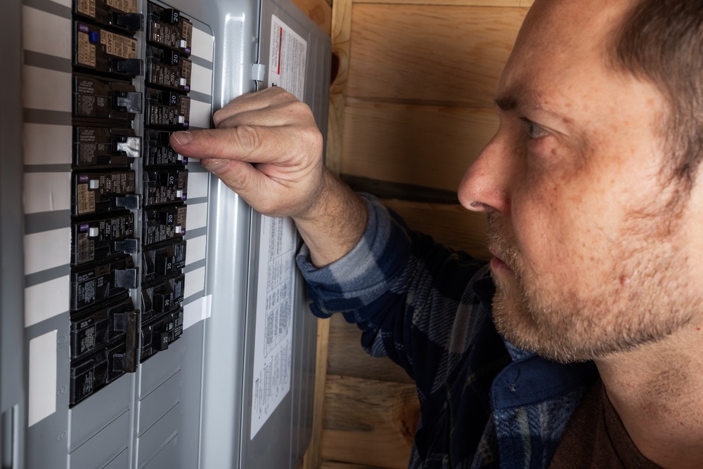 Read more about the article AC TRIPS BREAKER: COMMON CAUSES, TROUBLESHOOTING TIPS, AND FIXES